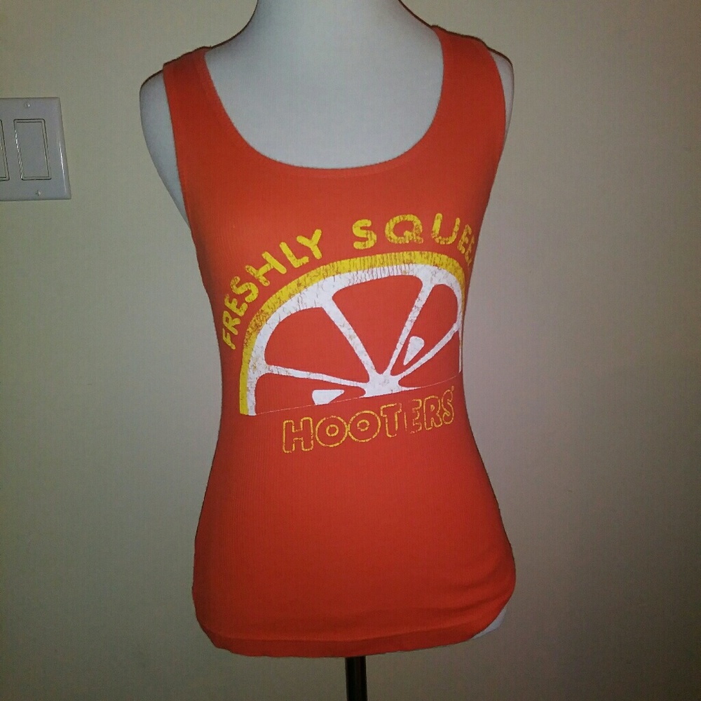 "Freshly Squeezed" Hooters tank top size M